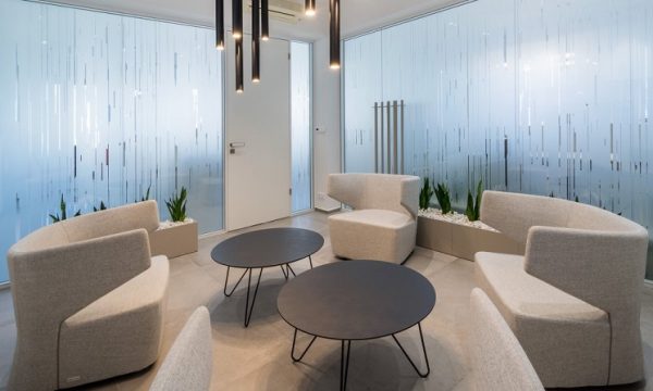 Büro Lounge Club, Sessel und Sofa in beige