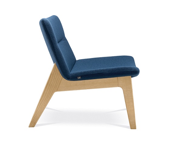 Oslo Sessel, für die Office-Lounge, mit Holzgestell